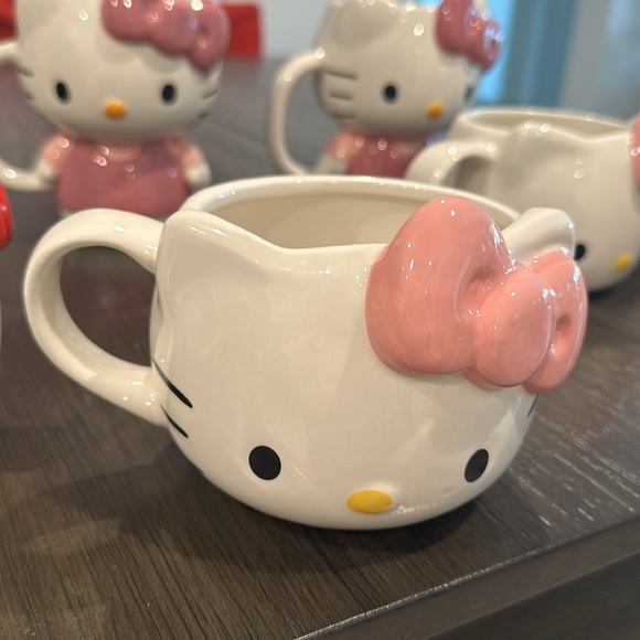 Ceramic Hello Kitty Mugs!! - Picture 5 of 6